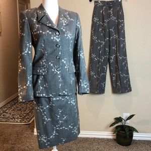 ESACADA  Vintage 3 Piece Suit size 34